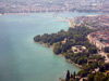 Genève rive-droite: Parc de la Perle du Lac et au fond, les Pâquis