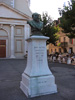 Buste de Moïse Vautier, devant l'église Ste-Croix