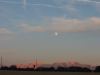 Coucher de soleil sur les Aravis, pleine lune, de Sionnet