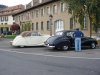 Armstrong Siddeley (noire) et Bentley (blanche)