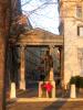 Une des portes de la cit : la porte Baudet. Au centre la statue de Pictet-de-Rochemont, ngotiateur genevois au Congrs de Vienne.