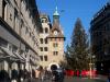 La place du Molard, avec sa tour mdivale. Ds 1309, des halles y furent construites ainsi que le poids public de l'vque. Molard vient sans doute du mle ou jete qui masquait l'entre du port.