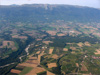 Les Monts de Russin, et l'Allondon qui serpente  sa gauche. On distingue Thoiry, au pied du Jura